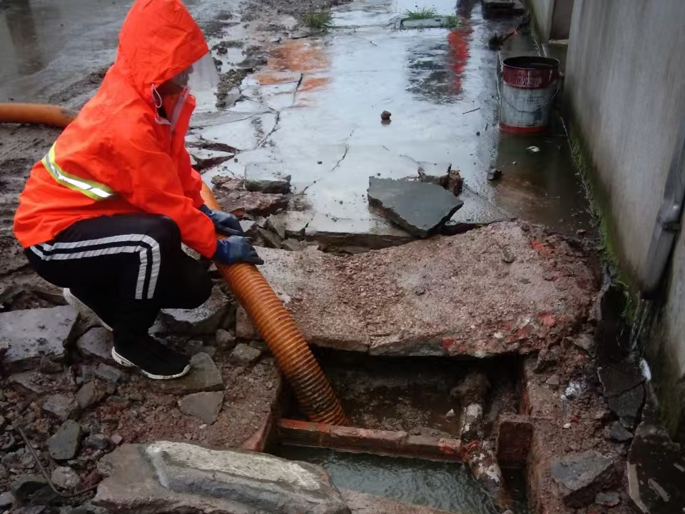 华阴专业清理污水池 炜誉市政以规范流程守护城市 “肠道”